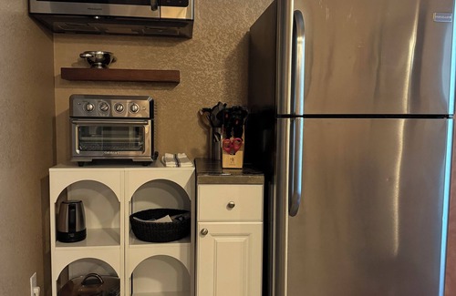 Superior Apartamento | TV por cable, wifi gratis, patio, lavadora-secadora, privado, cerca de todo