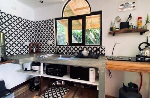 Cabuya Apartamento | Cabo Blanco Retreat: Tranquil 1BR for Couples, w/Work Space