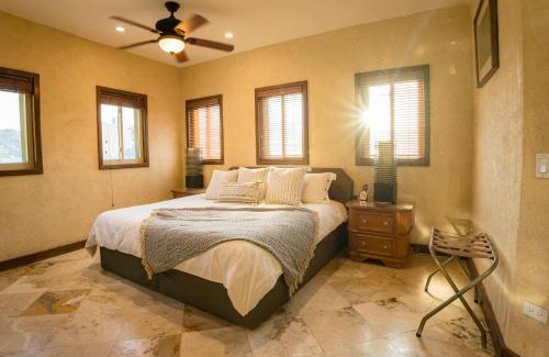 El Médano Ejidal Apartamento | Cabo's Hidden Gem! Steps to the Marina or Beach