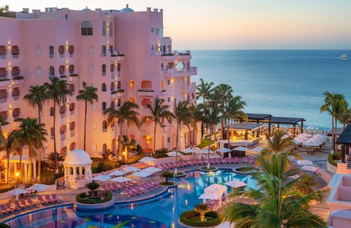 Centro Apartamento | Cabo San Lucas for the holidays 2023 on the beach