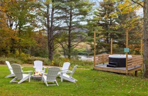 Johnson Casa | Caboose Tiny Home on river with hot tub near Stowe