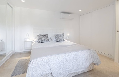 Cabopino Apartamento | Cabopino Harbor · Cozy OCEANVIEW apartment, free parking, wifi, 3 POOLS,