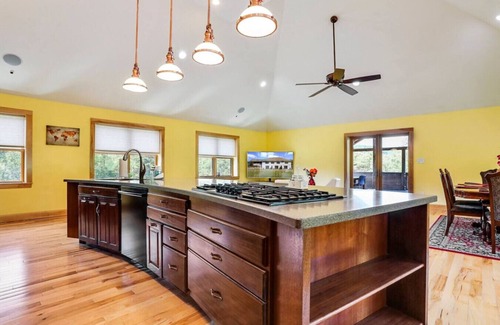 Berkeley Springs Cabaña | Cacapon Cottage-Pet Friendly