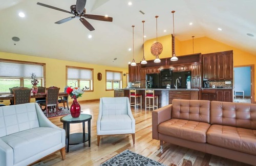 Berkeley Springs Cabaña | Cacapon Cottage-Pet Friendly