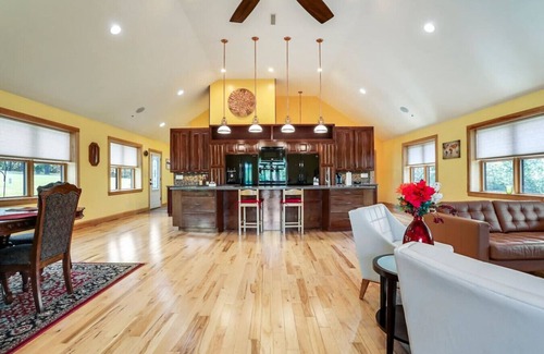 Berkeley Springs Cabaña | Cacapon Cottage-Pet Friendly
