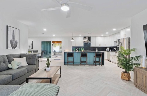 Cox Heights Casa | Cactus on Palm: 4BR w/Private Pool