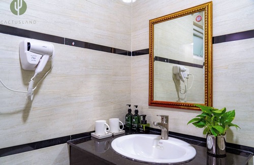 Ba Queo Hotel | Cactusland Hotel Tan Binh