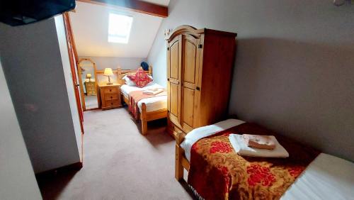 Dolgellau Casa | Cader Mountain View Cottage with Hot Tub in Snowdonia