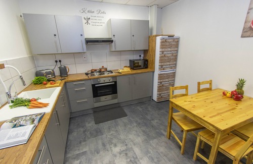 Wolverhampton Casa | Cades Accommodation