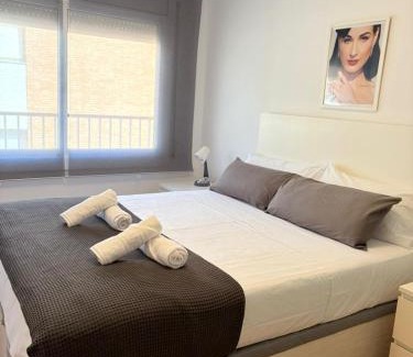 Cornella de Llobregat Apartamento | Cadillac BCN Sud, Cornellà, metro, tram, aero