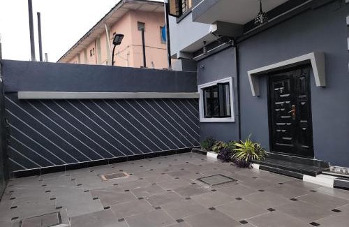Ikeja Hotel | Caesar's Hotel & Apartment Room 13