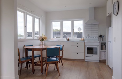 Oneroa Cabaña | Caesars Cottage - 5 minutes walk from heart of Waiheke Island