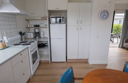 Oneroa Cabaña | Caesars Cottage - 5 minutes walk from heart of Waiheke Island