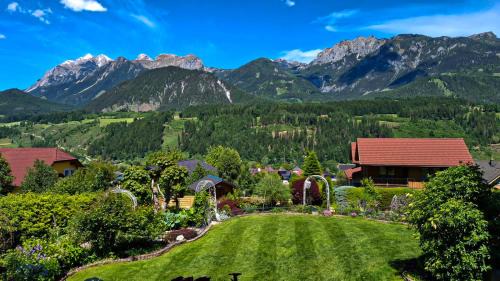 Haus im Ennstal Casa | Cafe Pension Kitzer