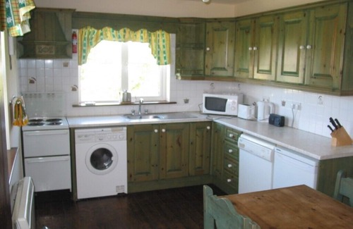 Ballyvaughan Cabaña | Caher Cottage in a lovely costal Wild Atlantic Way village has mountain views !