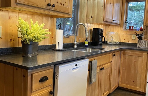 Lutsen Casa | Cairn Cottage on Lake Superior's North Shore! 3 nts. for Price of 2 nts til Apr!