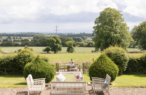 Duns Casa | Cairnbank House & Garden Apartment - sleeps 14 guests in 7 bedrooms