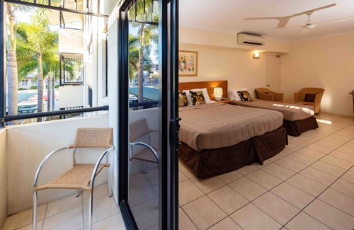 Cairns North Hotel | Cairns Queens Court
