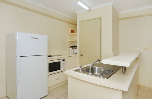 Cairns North Hotel | Cairns Queenslander Hotel & Apartments