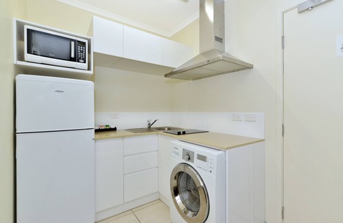 Cairns North Hotel | Cairns Queenslander Hotel & Apartments