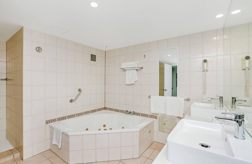 Cairns North Hotel | Cairns Sheridan Hotel