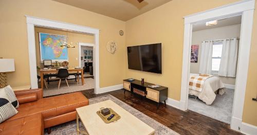 Walnut Street Casa | Cairo St Bungalow