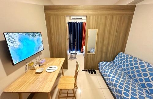 Highway Hills Apartamento | Cairong Inn Condominium pool TV with Netflix FAME RESIDENCES