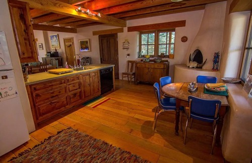 Arroyo Seco Casa | Caja de Tesoro ~ A Romantic Mountain Getaway!