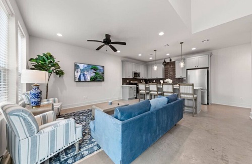 Lafayette Casa | Cajun French House*2 King Beds*Fast Wi-Fi*Garage