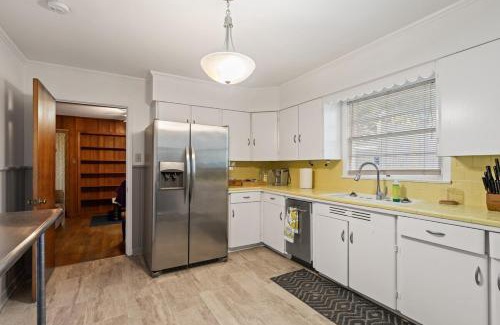Lafayette Casa | Cajun Stays-Marie Antoinette Pet-Friendly