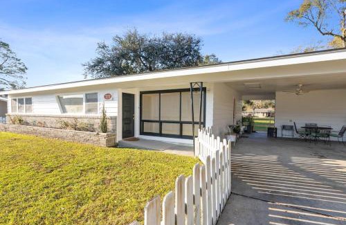 Lafayette Casa | Cajun Stays-Marie Antoinette Pet-Friendly