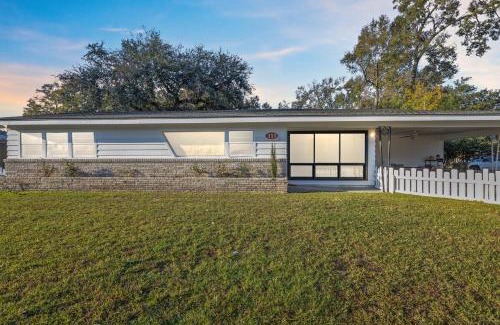 Lafayette Casa | Cajun Stays-Marie Antoinette Pet-Friendly