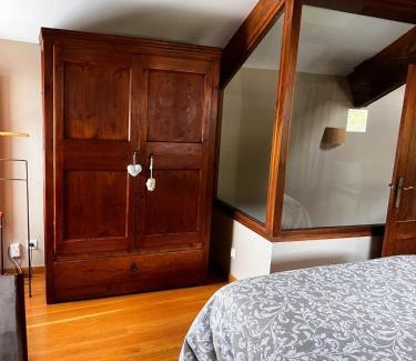 Llo Chalet De Esquí | Cal Gano, 3-Story Stone & Wood Mountain Retreat