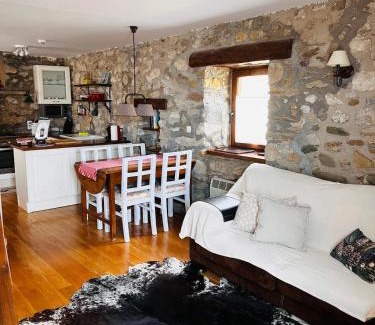 Llo Chalet De Esquí | Cal Gano, 3-Story Stone & Wood Mountain Retreat