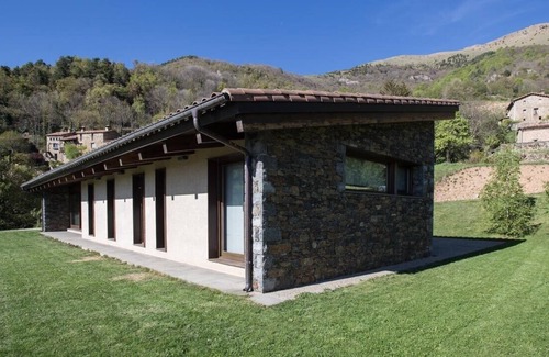 Bruguera Casa | Cal Sadurní, Casa de diseño en la falda de la montaña del Taga