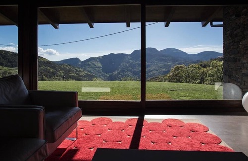 Bruguera Casa | Cal Sadurní, Casa de diseño en la falda de la montaña del Taga