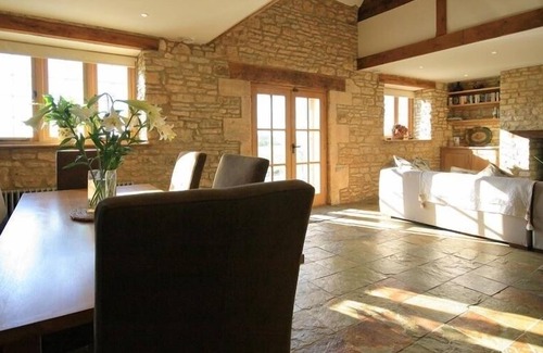 Chedworth Cabaña | CALCOT PEAK BARN, ideal para familias en Northleach, Ref 988803