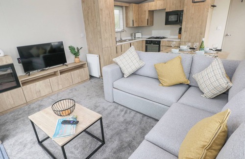 Hasguard Cross Cabaña | CALDEY RETREAT, family friendly, with a garden in Broad Haven