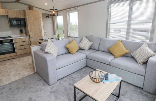 Hasguard Cross Cabaña | CALDEY RETREAT, family friendly, with a garden in Broad Haven