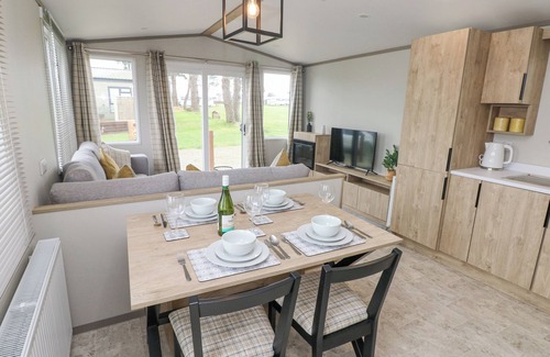 Hasguard Cross Cabaña | CALDEY RETREAT, family friendly, with a garden in Broad Haven