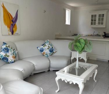 Summerfield Hotel | Caldo Tours Suite in Runaway Bay