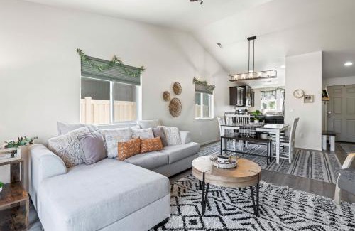 Caldwell Casa | Caldwell Boho Farmhouse 3 Bedroom Private Home