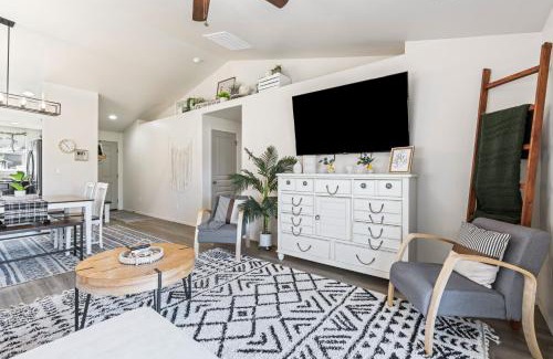 Caldwell Casa | Caldwell Boho Farmhouse 3 Bedroom Private Home
