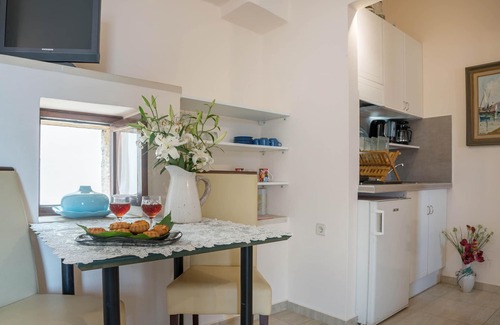 Atsipópoulon Apartamento | Calergi 14 - Estudio cómodo y lleno de color - Diseño increíble - Veranda
