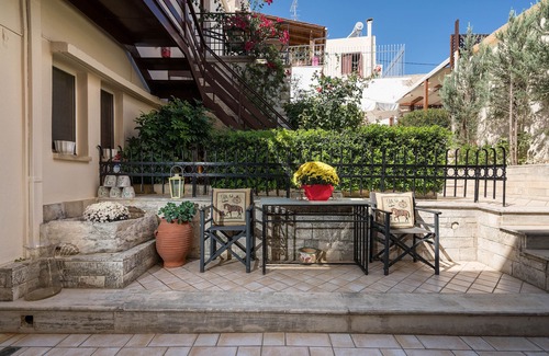 Atsipópoulon Apartamento | Colorido REA Suite, piscina, patio, terraza en la azotea, cerca de Rethymno