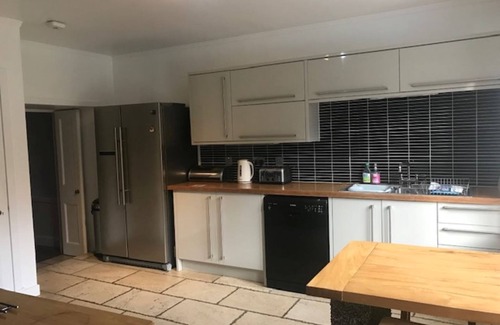 Ulva Otro | Calgary Farmhouse - pet friendly & ideal for families