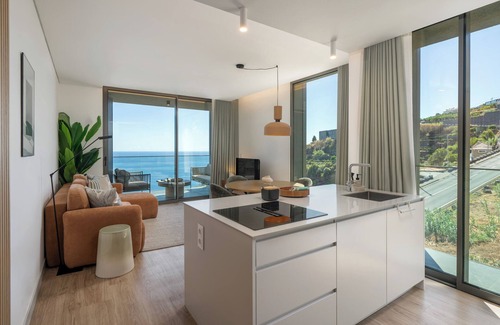 Estrela da Calheta Apartamento | Calheta Hills III – Modern Retreat with Sea View