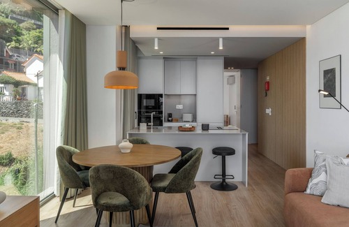 Estrela da Calheta Apartamento | Calheta Hills III – Modern Retreat with Sea View