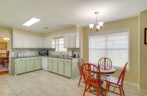 Calhoun Casa | Calhoun Home w/ Spacious Interior & Backyard!