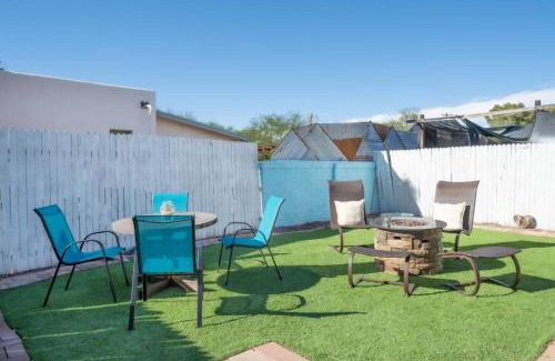 Blenman-Elm Apartamento | Cali 2BR Getaway Firepit, Yard & Spring Charm